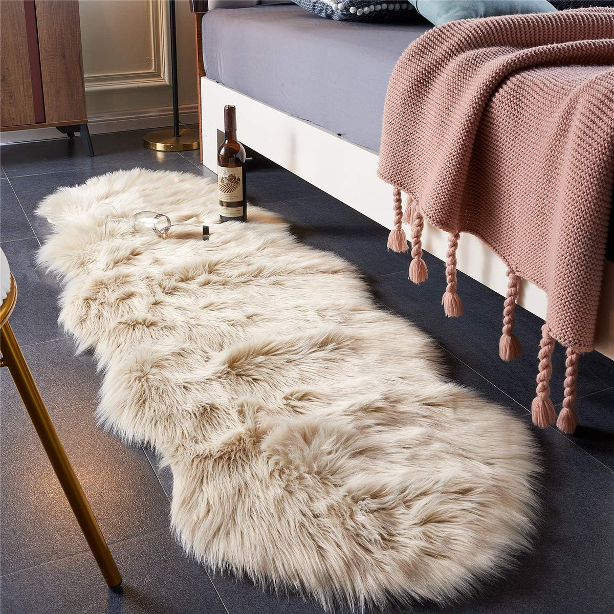 Luxury Faux Sheepskin Area Rug – Soft Fluffy Rug for Living Room, Bedroom & Home Decor